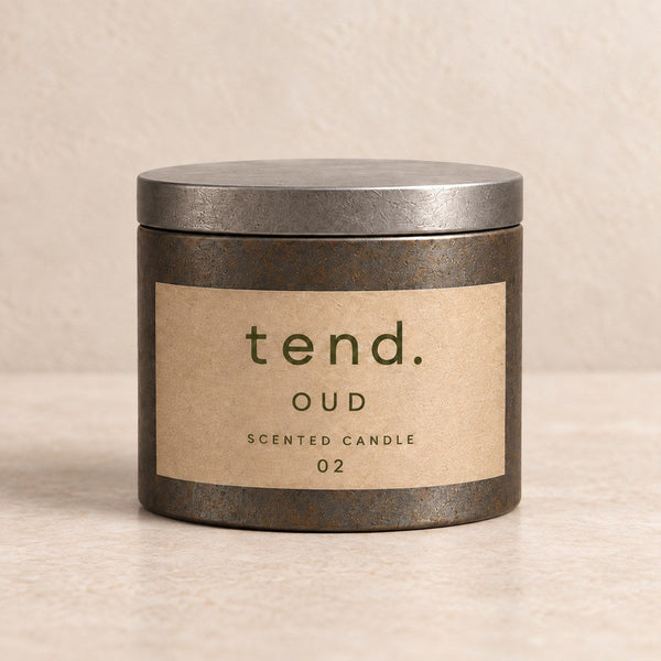 tend. 02 Oud candle in a pewter tin